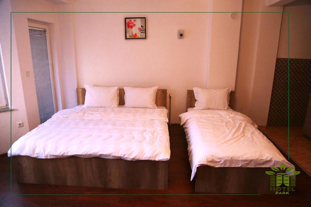 Hotel Park Pristina Exteriör bild