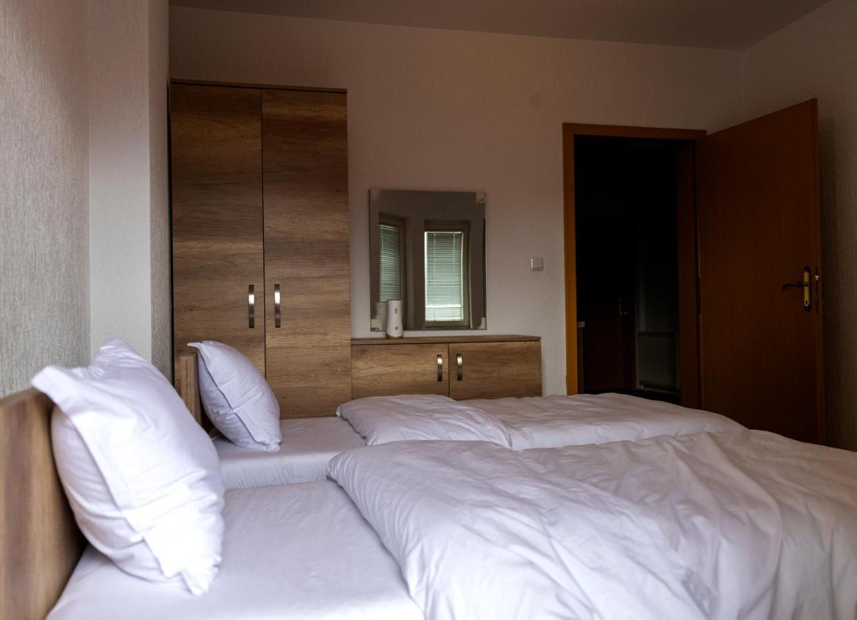 Hotel Park Pristina Exteriör bild